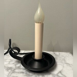 Colonial looking little black lamp. 5 1/2”tall
without bulb. Cord is 66”long.
